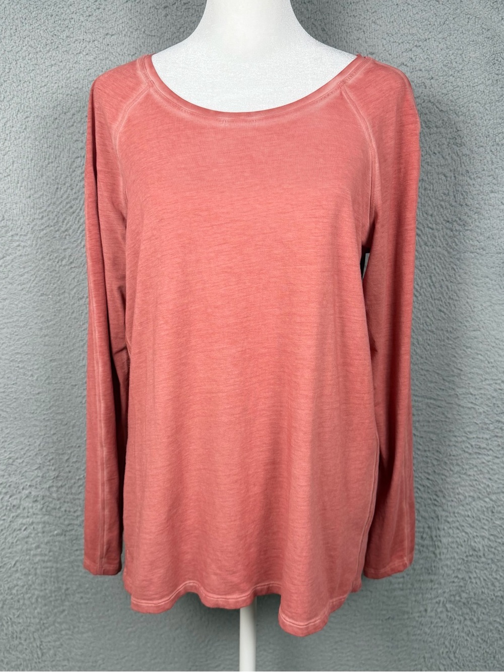 Lululemon Top Womens 8 Coral Faded Long Sleeve Round Neck Athletic Preppy - Picture 1 of 8